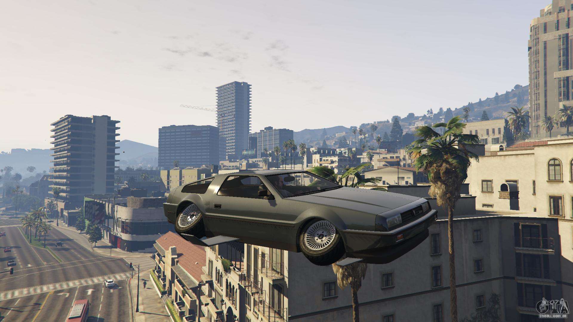 Para voar por um carro em GTA 5 online