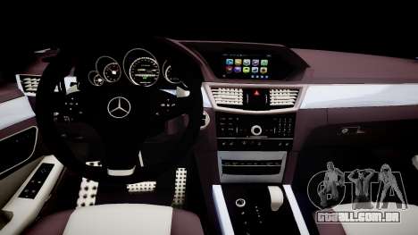 Mercedes-Benz AMG E320 W211 para GTA 4